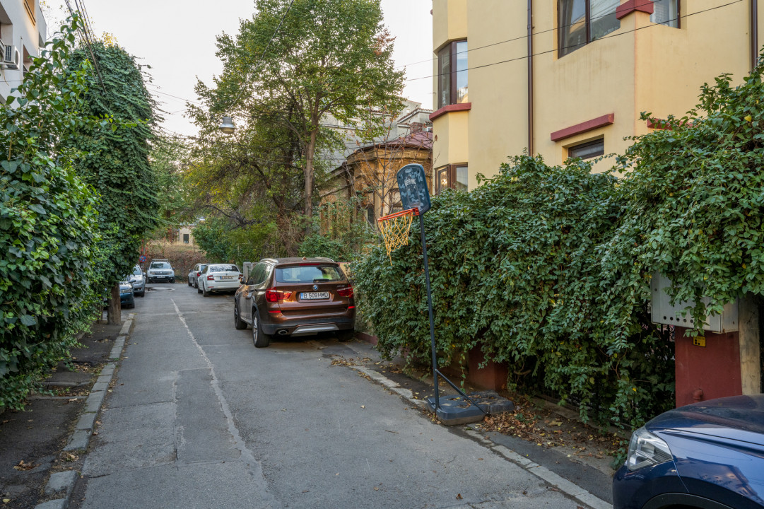 1 Mai, Clucerului,  Apartament tip duplex in Vila, Comision 0 %