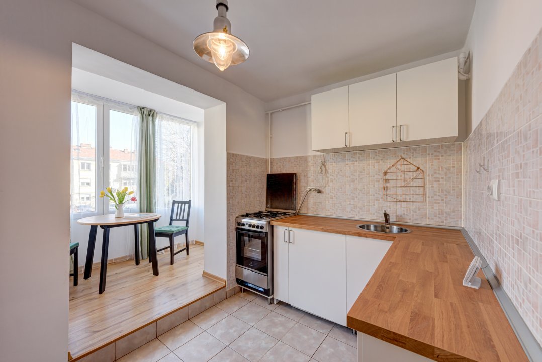 Apartament decomandat de 2 camere, Cotroceni, etajul 1/P+2! 