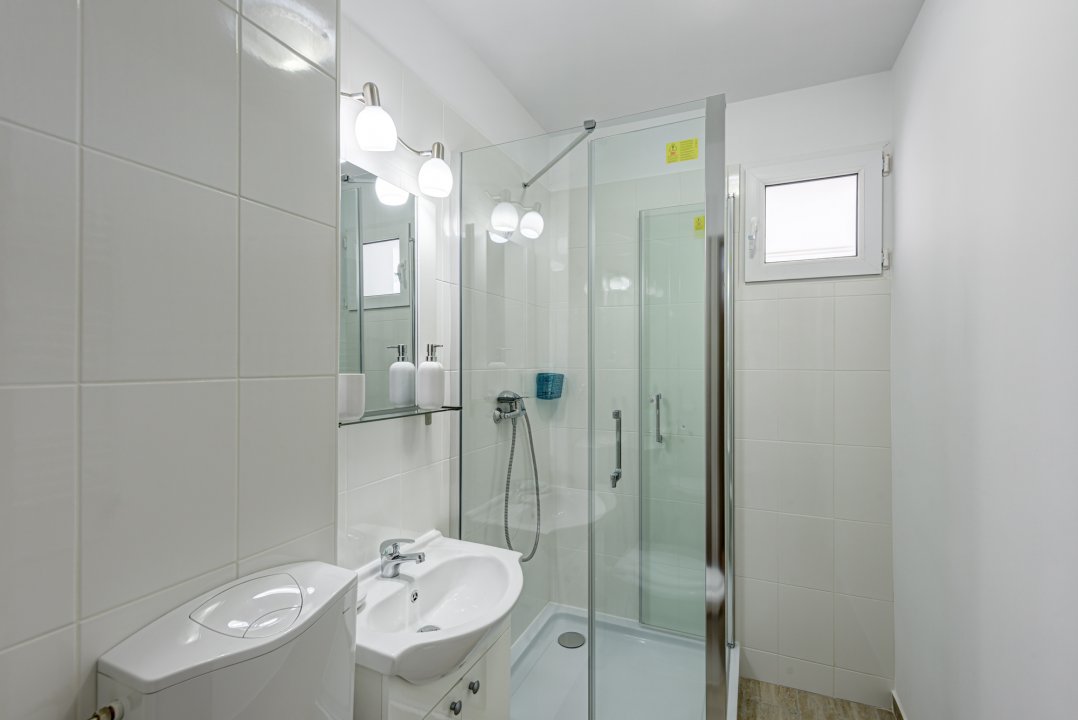 Apartament renovat, 2 min. Metrou Jiului