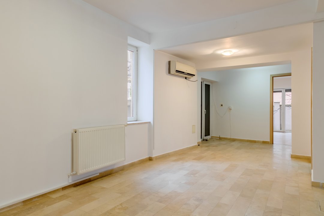 Drumul Sarii, parter/3, curte privata 