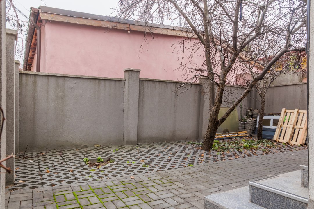Drumul Sarii, parter/3, curte privata 