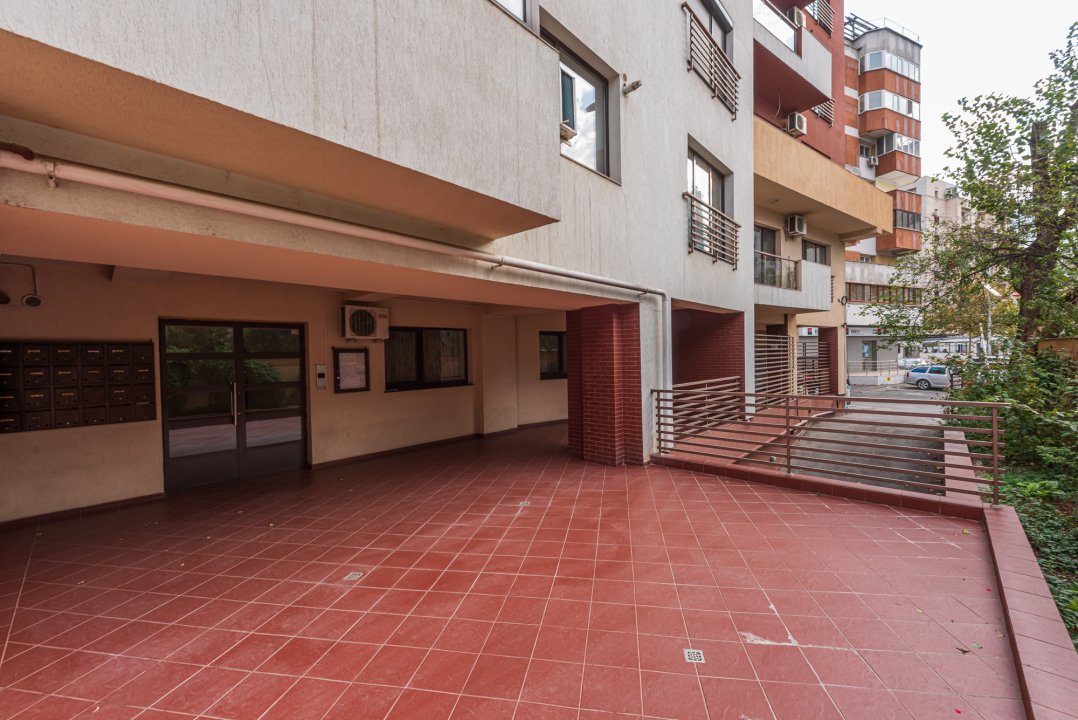 Nerva Traian/ 2 camere/ Centrala proprie/ Bloc 2013