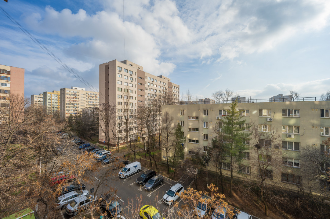 Apartament 3 camere, bloc 1982, 2 bai, metrou Brancusi