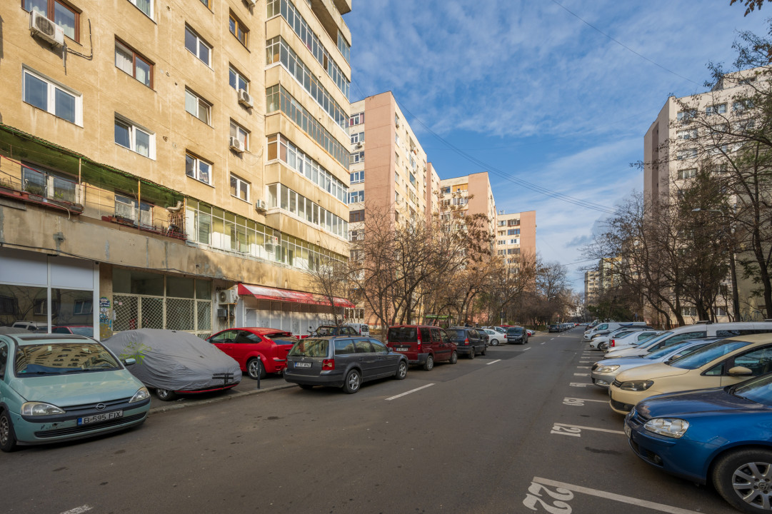 Apartament 3 camere, bloc 1982, 2 bai, metrou Brancusi