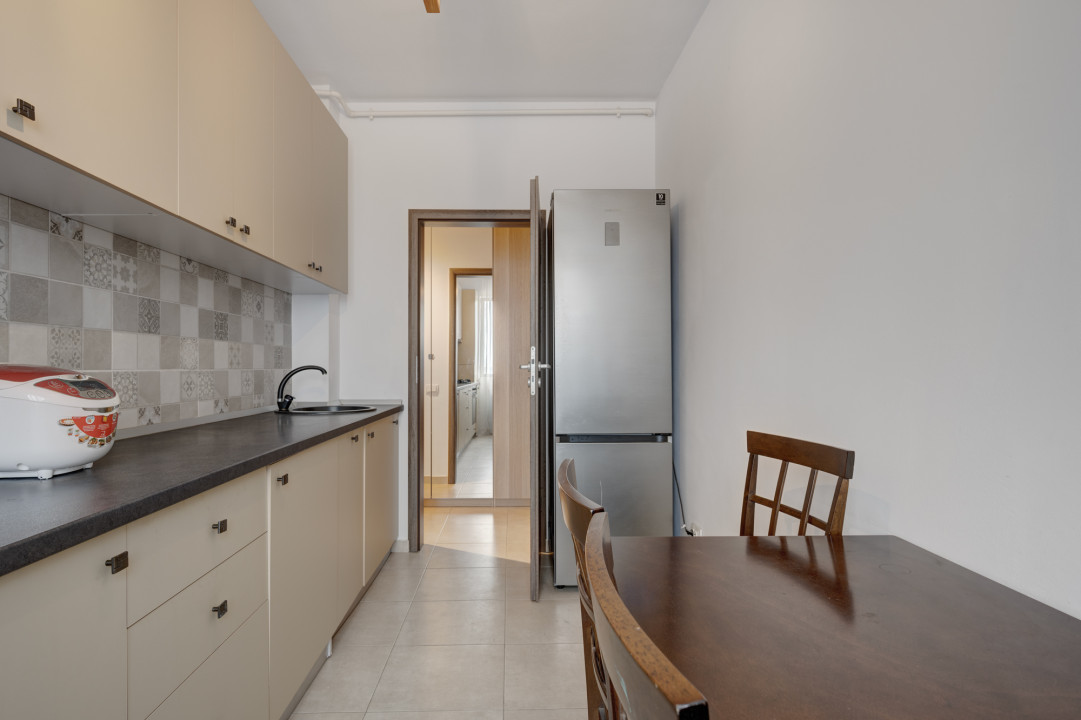 Apartament complet mobilat si utilat - decomandat - loc de parcare suprateran 