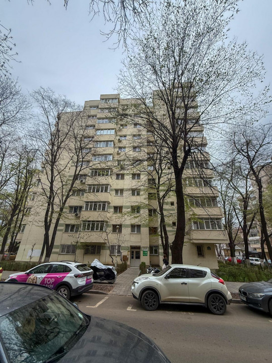 Apartament 4 camere, la 5 minute de Parc, balcon 15 mp