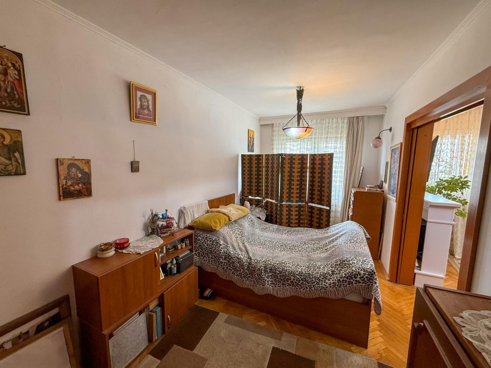 Apartament 4 camere, la 5 minute de Parc, balcon 15 mp