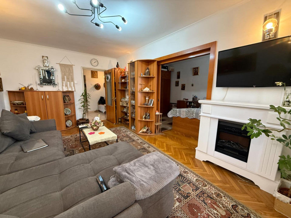 Apartament 4 camere, la 5 minute de Parc, balcon 15 mp