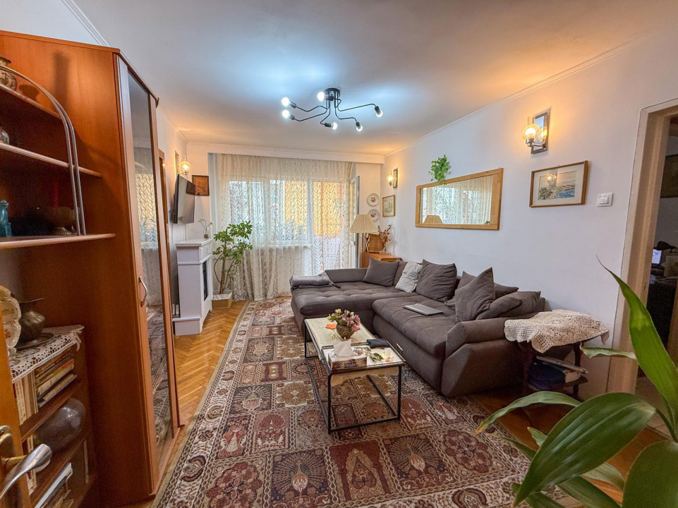 Apartament 4 camere, la 5 minute de Parc, balcon 15 mp