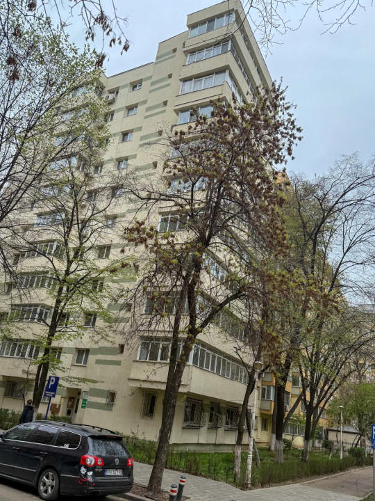 Apartament 4 camere, la 5 minute de Parc, balcon 15 mp