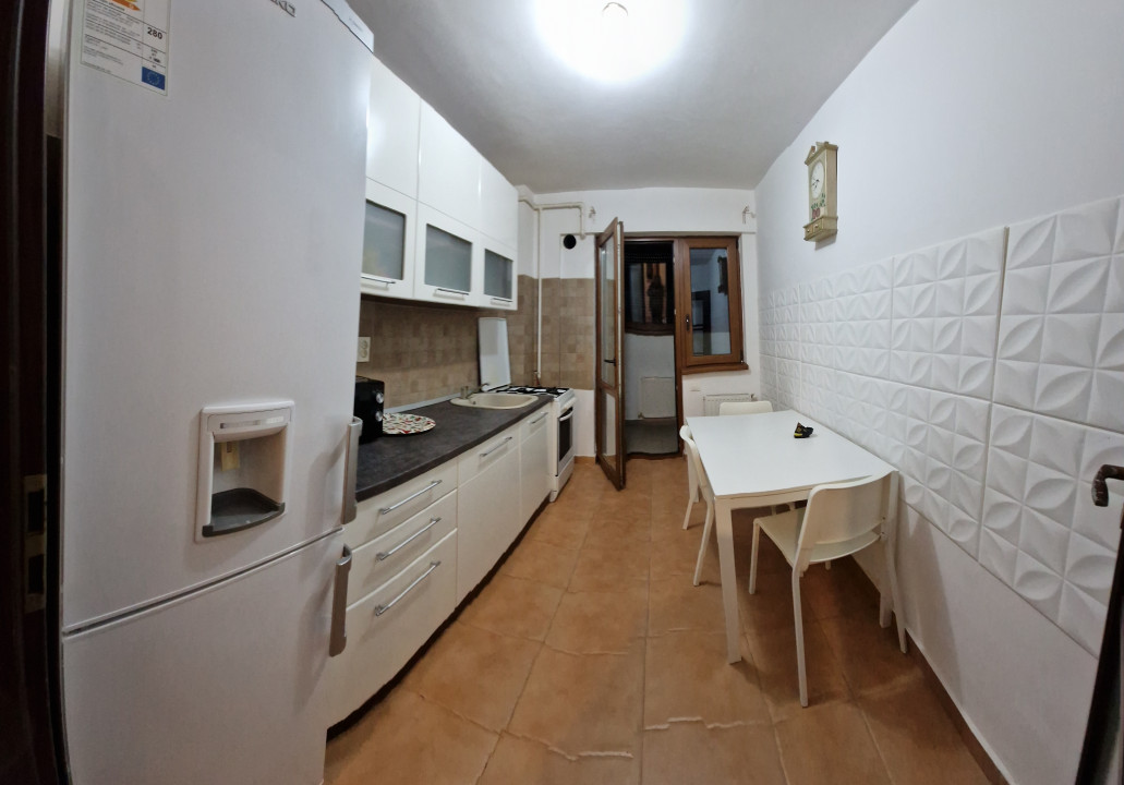 Apartament complet mobilat si utilat - decomandat - loc de parcare suprateran 