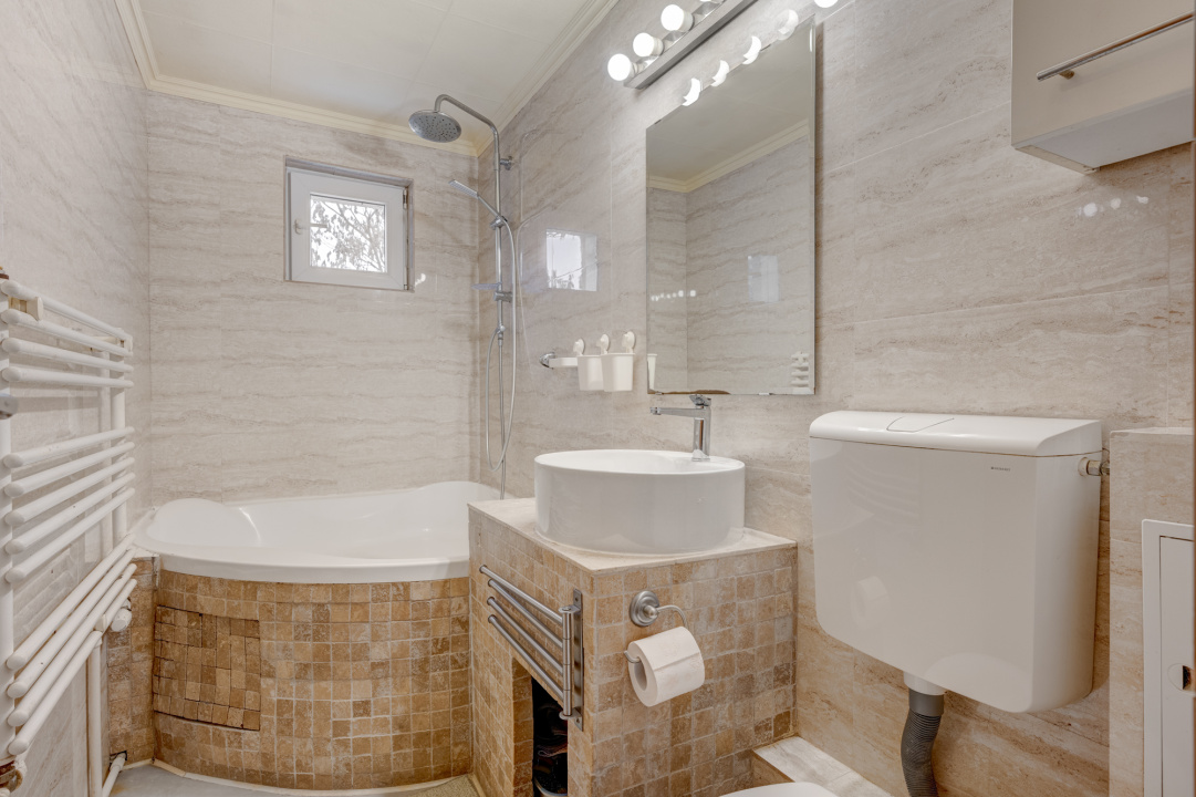 Mall Vitan - decomandat - centrală termica - bloc reabilitat 