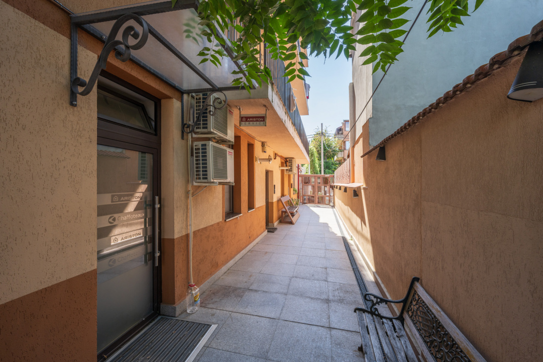 Apartament - birouri -  acces separat - loc de parcare - depozitare