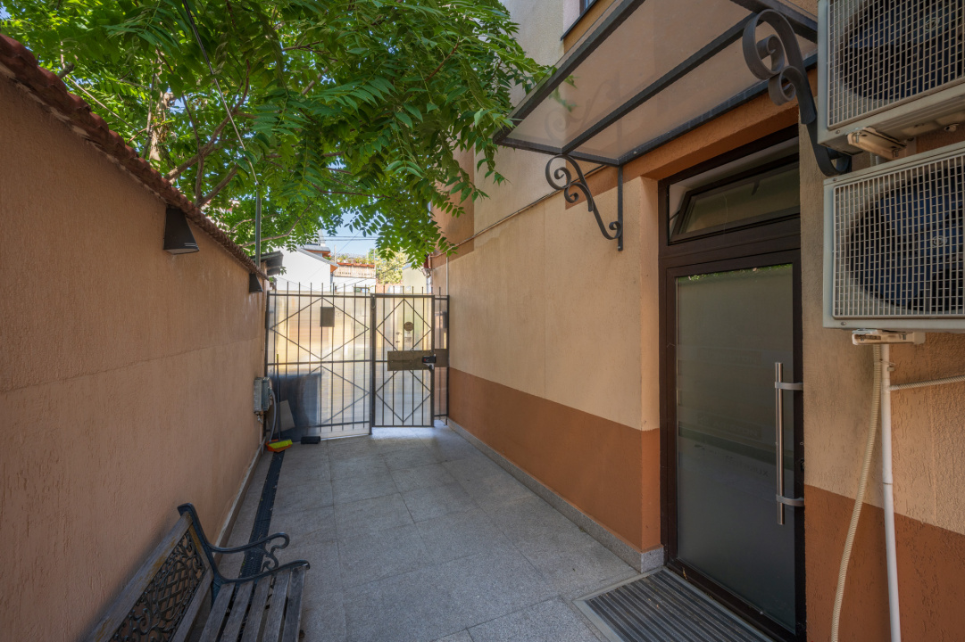 Apartament - birouri -  acces separat - loc de parcare - depozitare