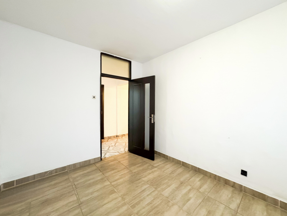 Un 3 camere corect. Si extrem de interesant!