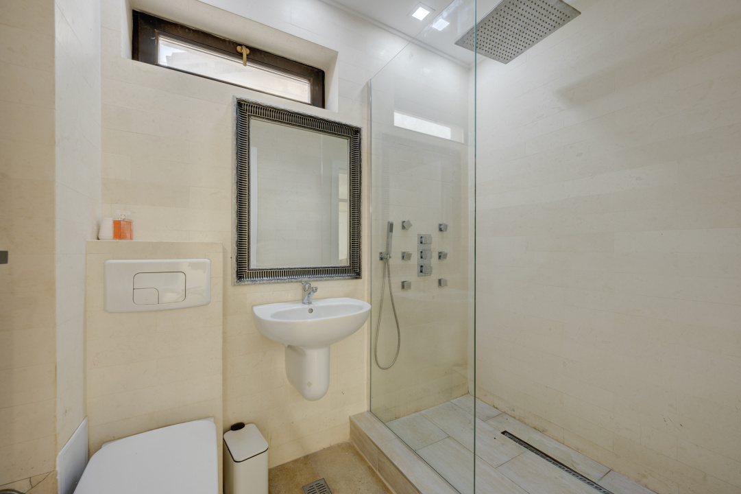 Drumul Taberei - Prelungirea Ghencea - str Maracineni  - Vilă cu piscină 