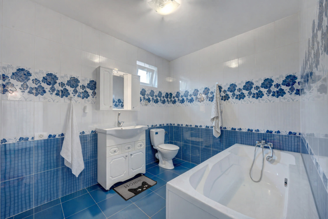 MOGOSOAIA - CENTRAL, CASA 200 MP UTILI, LOT 500 MP, LA CHEIE!