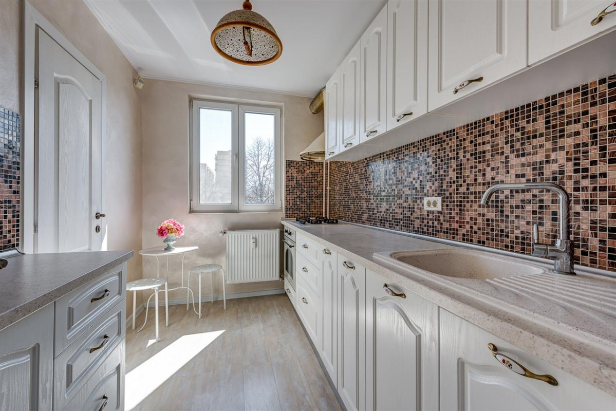 Apartament 4 camere complet mobilat si utilat Drumul Taberei, etaj 2/4