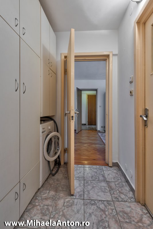 Drumul Taberei, Piata Moghioros, 2  camere, Bloc reabilitat
