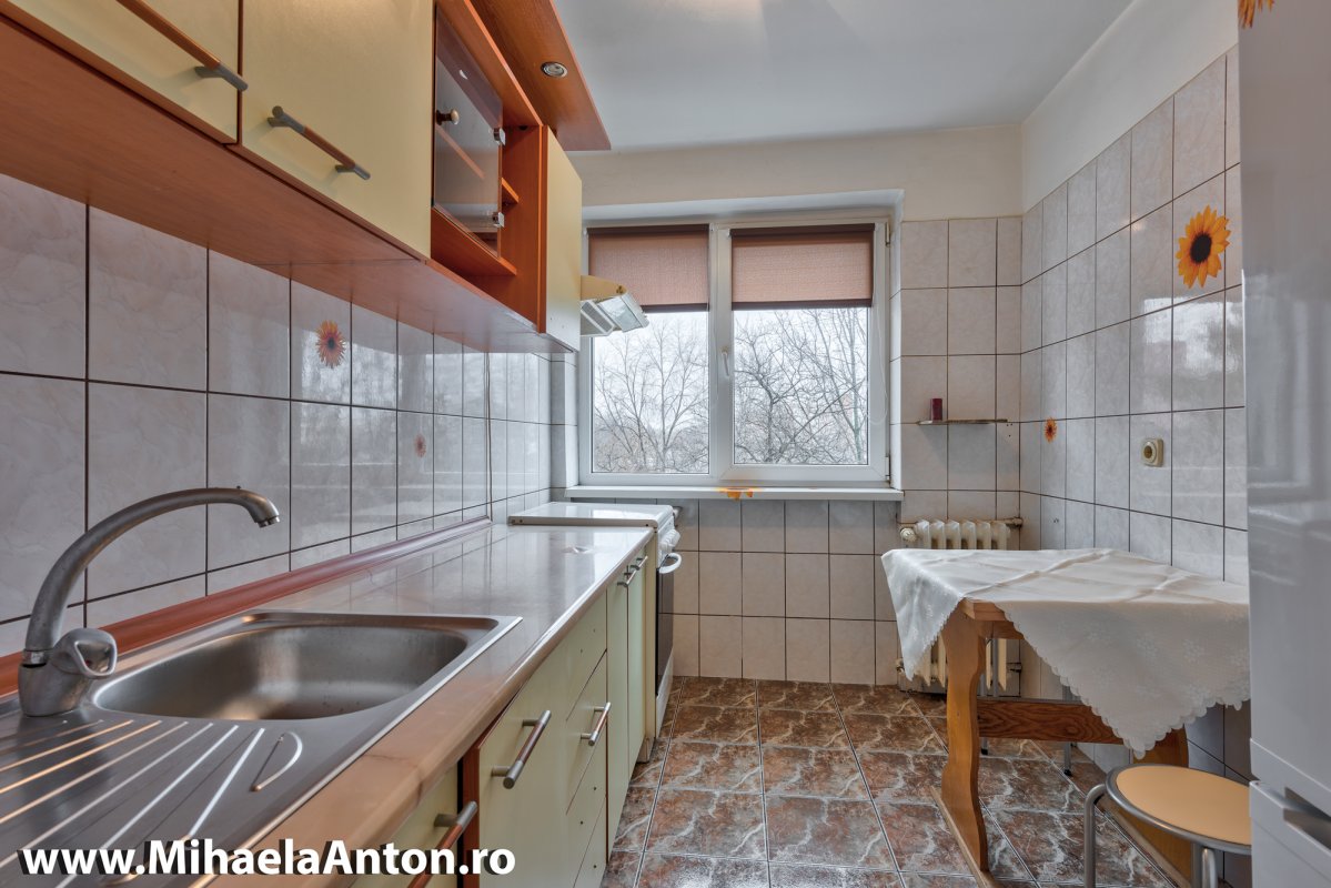 Drumul Taberei, Piata Moghioros, 2  camere, Bloc reabilitat