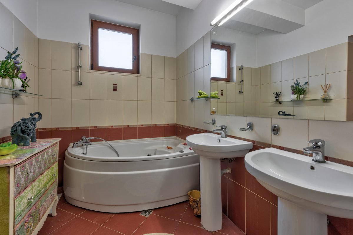 Vila Pipera, Str. Mircea cel Batran, 270 mp, garaj, Comision 0 % 