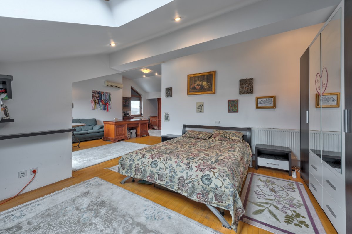 Vila Pipera, Str. Mircea cel Batran, 270 mp, garaj, Comision 0 % 
