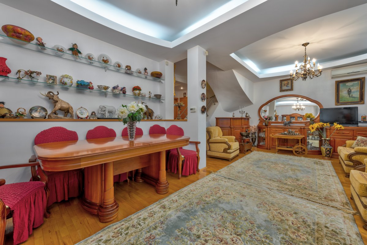 Vila Pipera, Str. Mircea cel Batran, 270 mp, garaj, Comision 0 % 