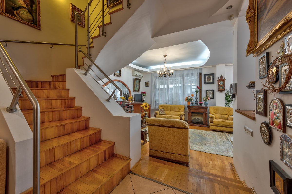 Vila Pipera, Str. Mircea cel Batran, 270 mp, garaj, Comision 0 % 