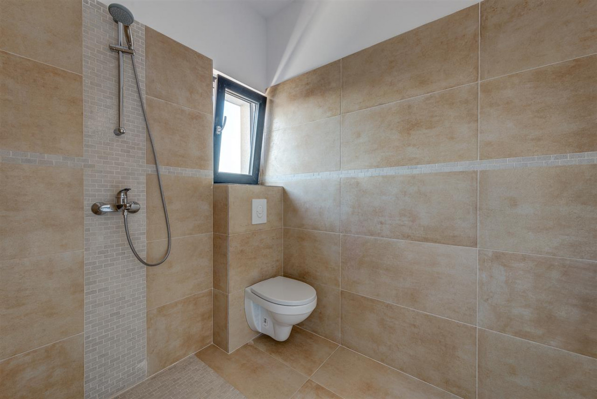 Comision 0 %, Ghencea, str. Alunului, Apartament in vila cu gradina