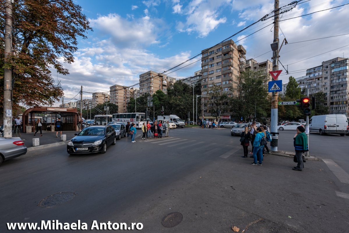 Garsoniera Militari, Metrou Gorjului langa scara. 
