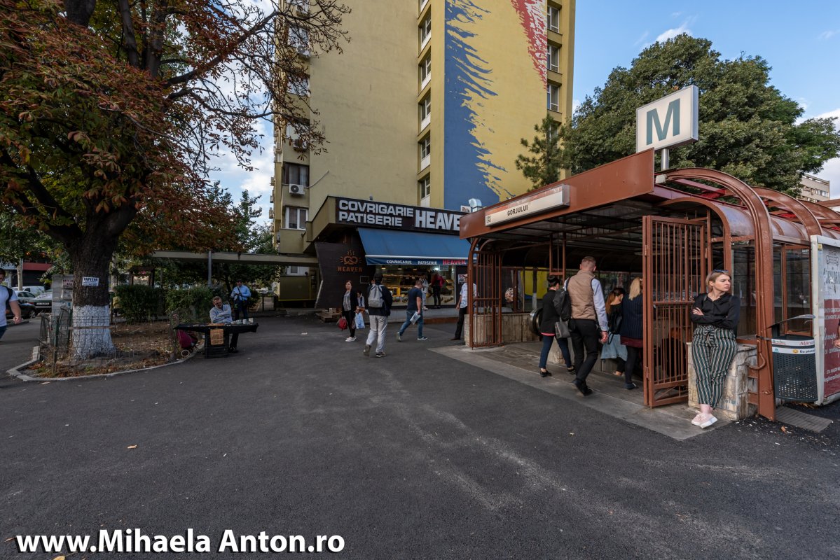Garsoniera Militari, Metrou Gorjului langa scara. 