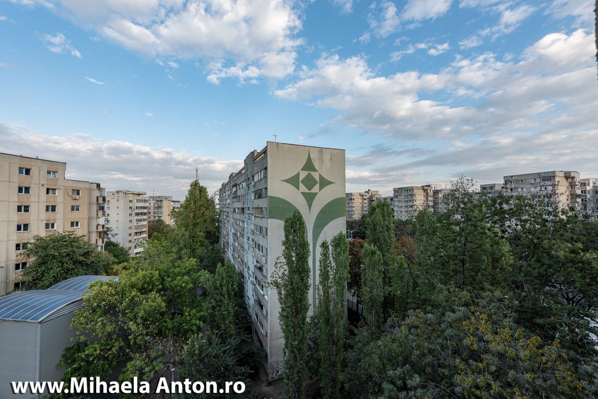 Garsoniera Militari, Metrou Gorjului langa scara. 