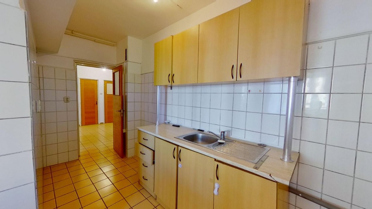 B-dul Decebal I nemobilat I 2 camere I etajul 1 