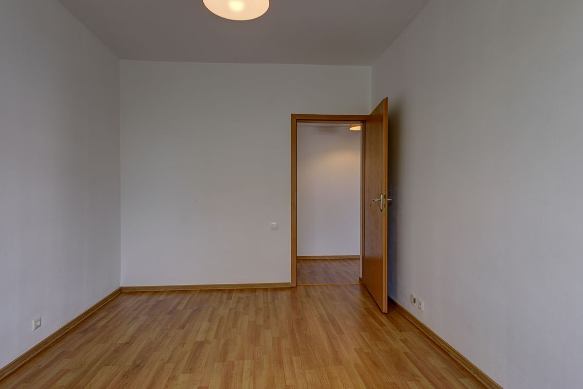 Drumul Taberei, Valea Oltului, etaj 1/3, Comision 0 %