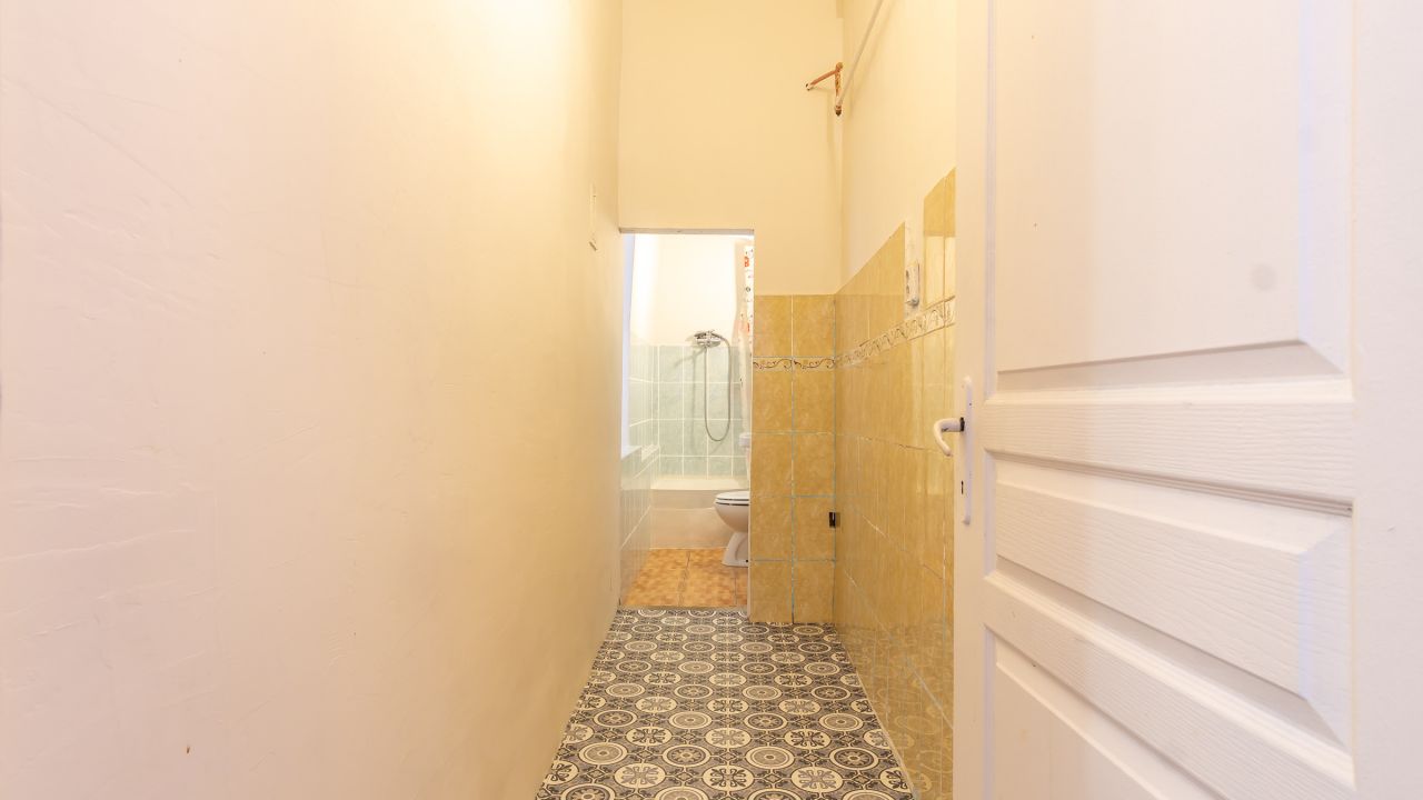 2 camere, 2 bai, et 1, 40mp,se fac 2 garsoniere, Parcul Cismigiu, regim hotelier