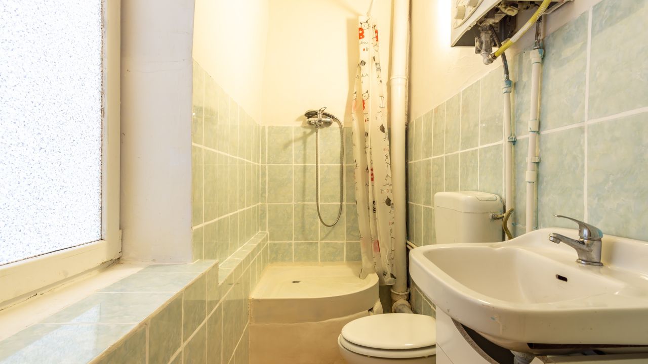 2 camere, 2 bai, et 1, 40mp,se fac 2 garsoniere, Parcul Cismigiu, regim hotelier