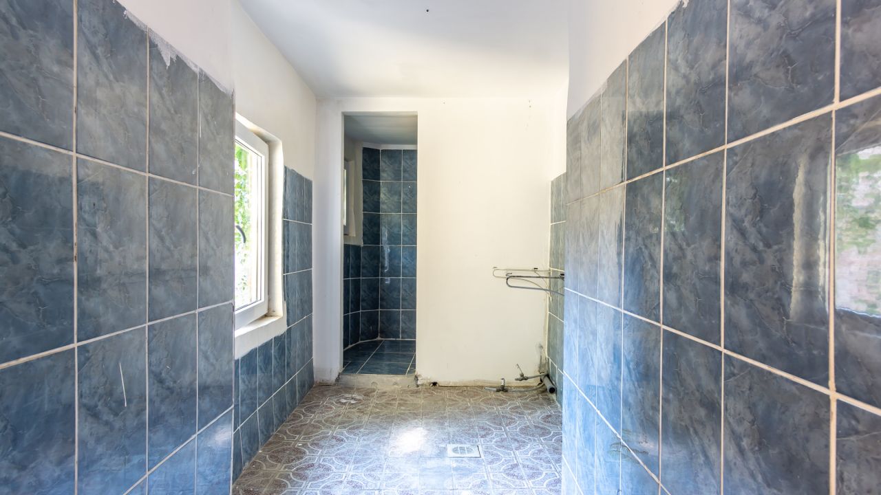 2 camere, 2 bai, et 1, 40mp,se fac 2 garsoniere, Parcul Cismigiu, regim hotelier