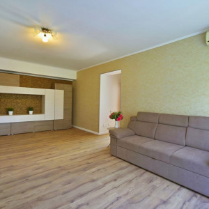 Vanzare apartament 3 camere + 2 locuri parcare Vitan Mall