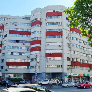 Vanzare apartament spatios 4 camere camere Bd. Ion Mihalache - zona Piata 1 Mai - Clucerului