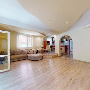 Vila cu 7 camere de vanzare + gradina + piscina -  Prelungirea Ghencea