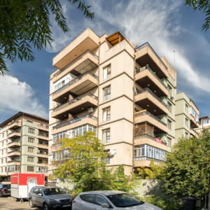 Vanzare Apartament 4 Camere Giulesti Foarte Spatios si Investitie Avantajoasa