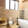 Un colț de vilă în inima orașului – apartament spațios cu 5 camere!